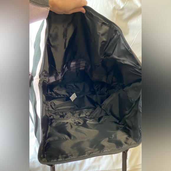 NWT Victoria’s Secret Weekender Tote Black and Pink  Expands with shoulder strap - Picture 11 of 15
